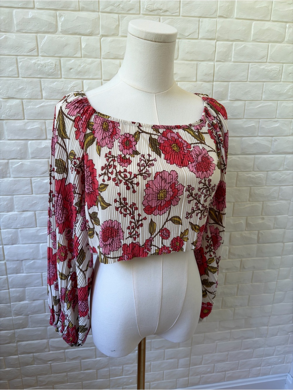 Steve Madden Pink Floral Off-Shoulder Crop Top